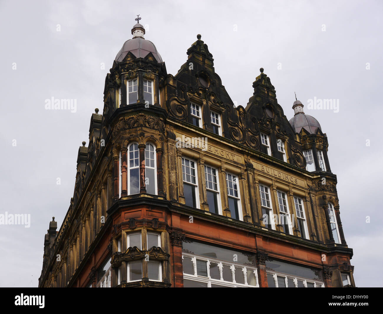 Architettura: costruito le caratteristiche architettoniche degli edifici di Claremont, Haymarket, Newcastle upon Tyne, England, Regno Unito Foto Stock