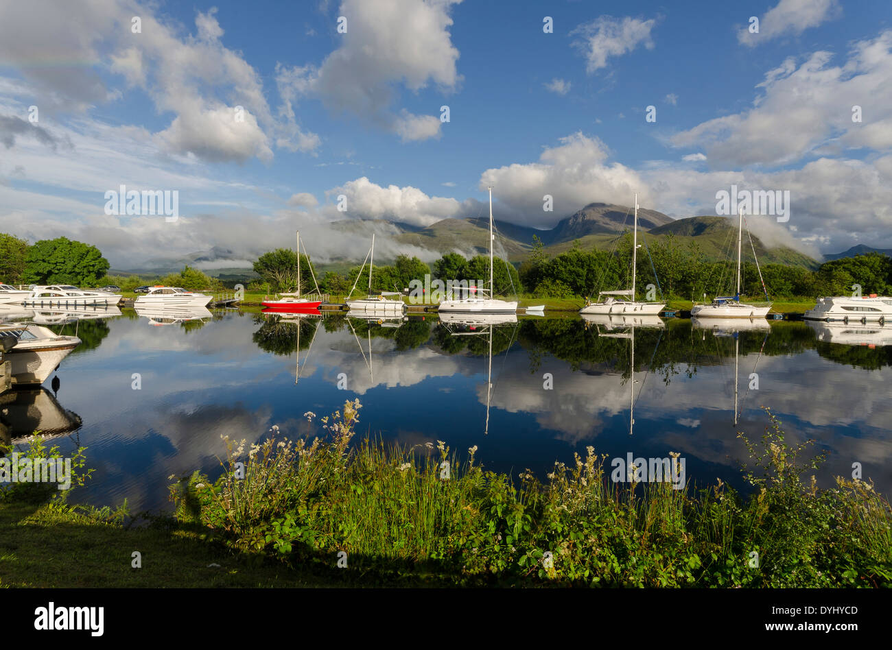 Bacino di ormeggio a banavie da Fort William con il Ben Nevis Foto Stock