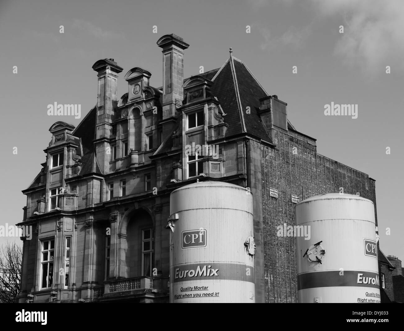 Architettura: neo-classico caratteristiche architettoniche di unione Camere edificio, Westgate Road, Newcastle upon Tyne, Inghilterra, Regno Unito. B&W Foto Stock