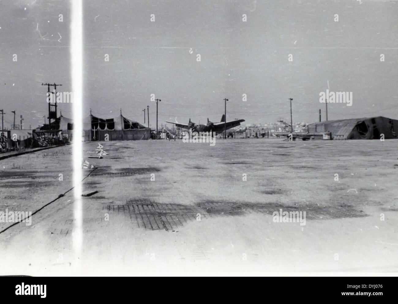 Il C-125 Raider, fotografato al LAX nel novembre 1949, è un aereo a decollo e atterraggio corto (STOL) sviluppato dalla Northrop. Questo particolare modello, l'N-32, è dotato di un motore Wright R-1820-99 Cyclone ed è stato utilizzato dalla U.S. Air Force durante l'era post-seconda guerra mondiale. Foto Stock