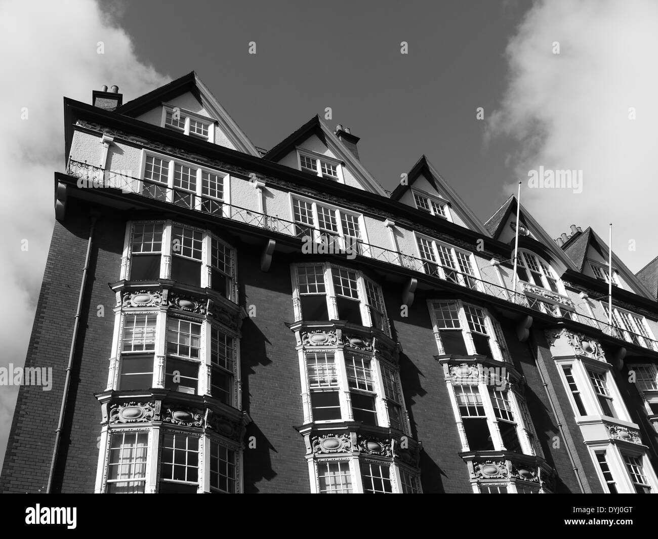 Architettura: costruito le caratteristiche architettoniche degli edifici della Cattedrale, Dean Street, Newcastle upon Tyne, Inghilterra, Regno Unito. Monocromatico. Foto Stock
