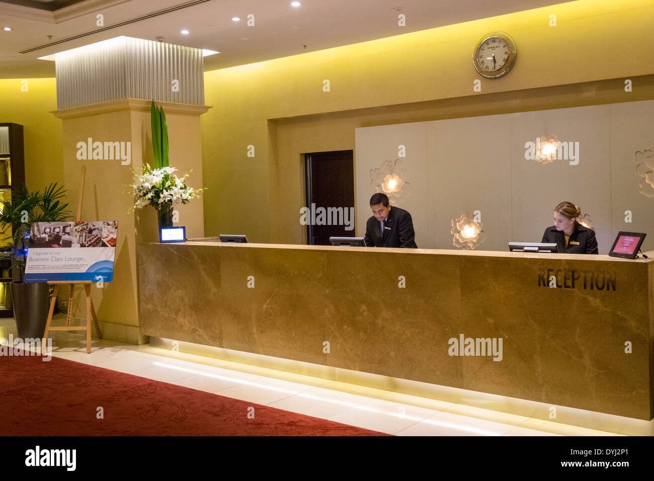 Sydney Australia,Carlson Radisson Blu Plaza Hotel Sydney,hotel,hall,reception check in reception prenotazioni registro,AU140307045 Foto Stock