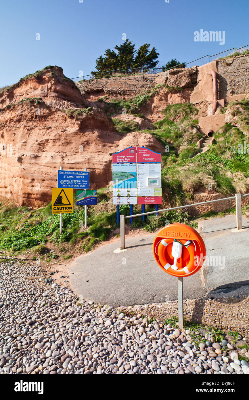 Informazioni assortiti e cartelli di avviso al sistema di cottura a vapore passi in Budleigh Salterton, Devon, Inghilterra, Regno Unito Foto Stock