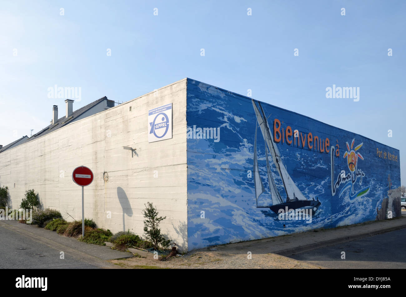 WW2: rimane del tedesco Atlantic Wall in Bretagna. Un bunker oggi utilizzati da un'associazione in Kernevel vicino a Lorient. Foto Stock