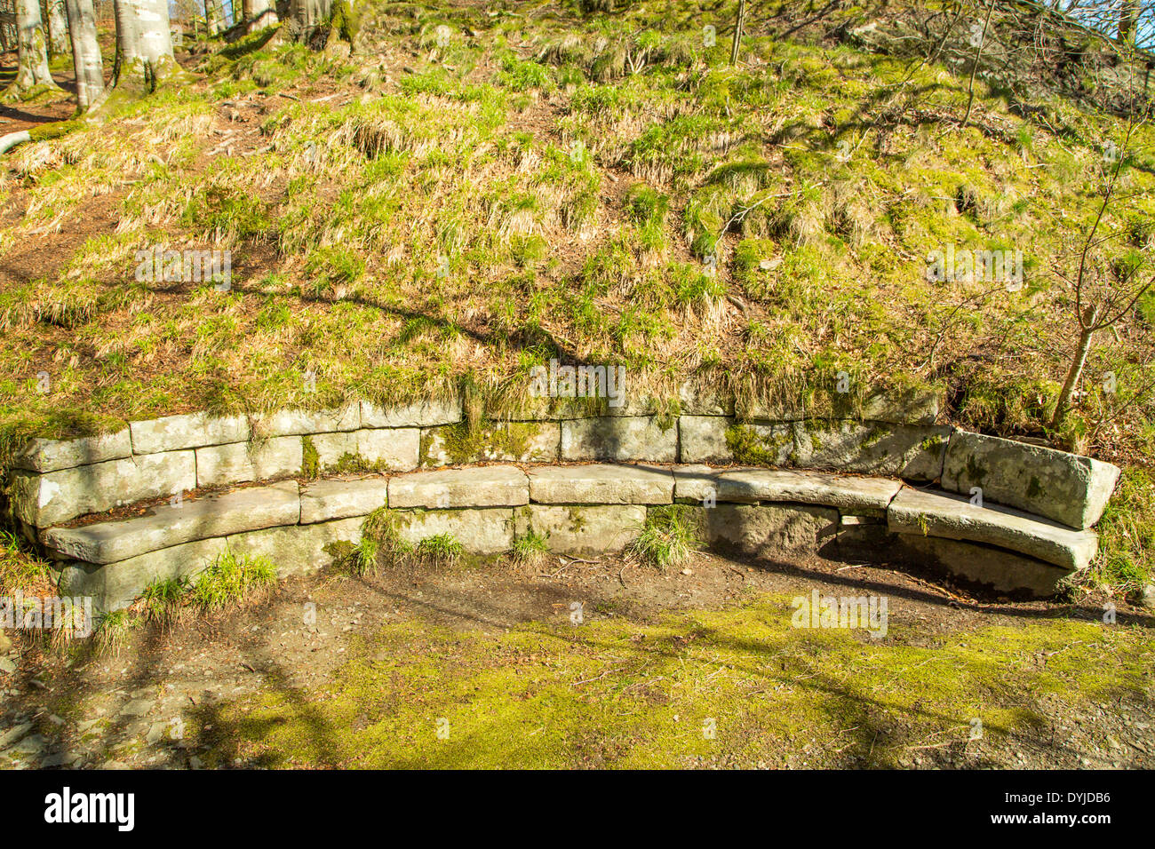 Immagine di un divano in pietra nella natura Foto Stock