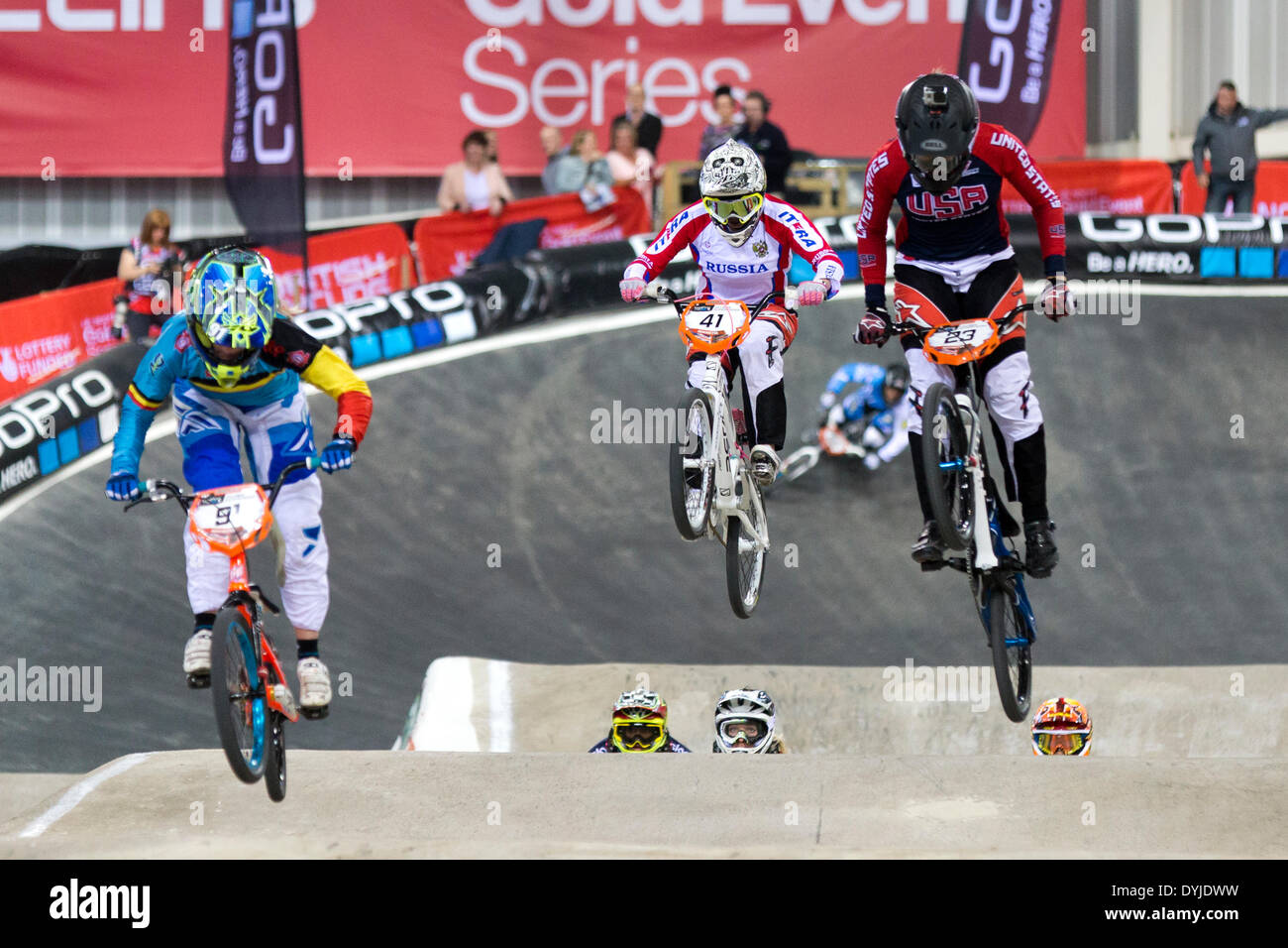 Manchester, Regno Unito. Il 18 aprile 2014. Elke VANHOOF P 91, Felicia STANCIL P 23, Natalia SUVOROVA P 41, Elite donne qualifica eseguire 1 calore 4 UCI BMX Supercross World Cup Manchester nazionale del Centro di ciclismo Inghilterra, UK Credit: Simon Balson/Alamy Live News Foto Stock