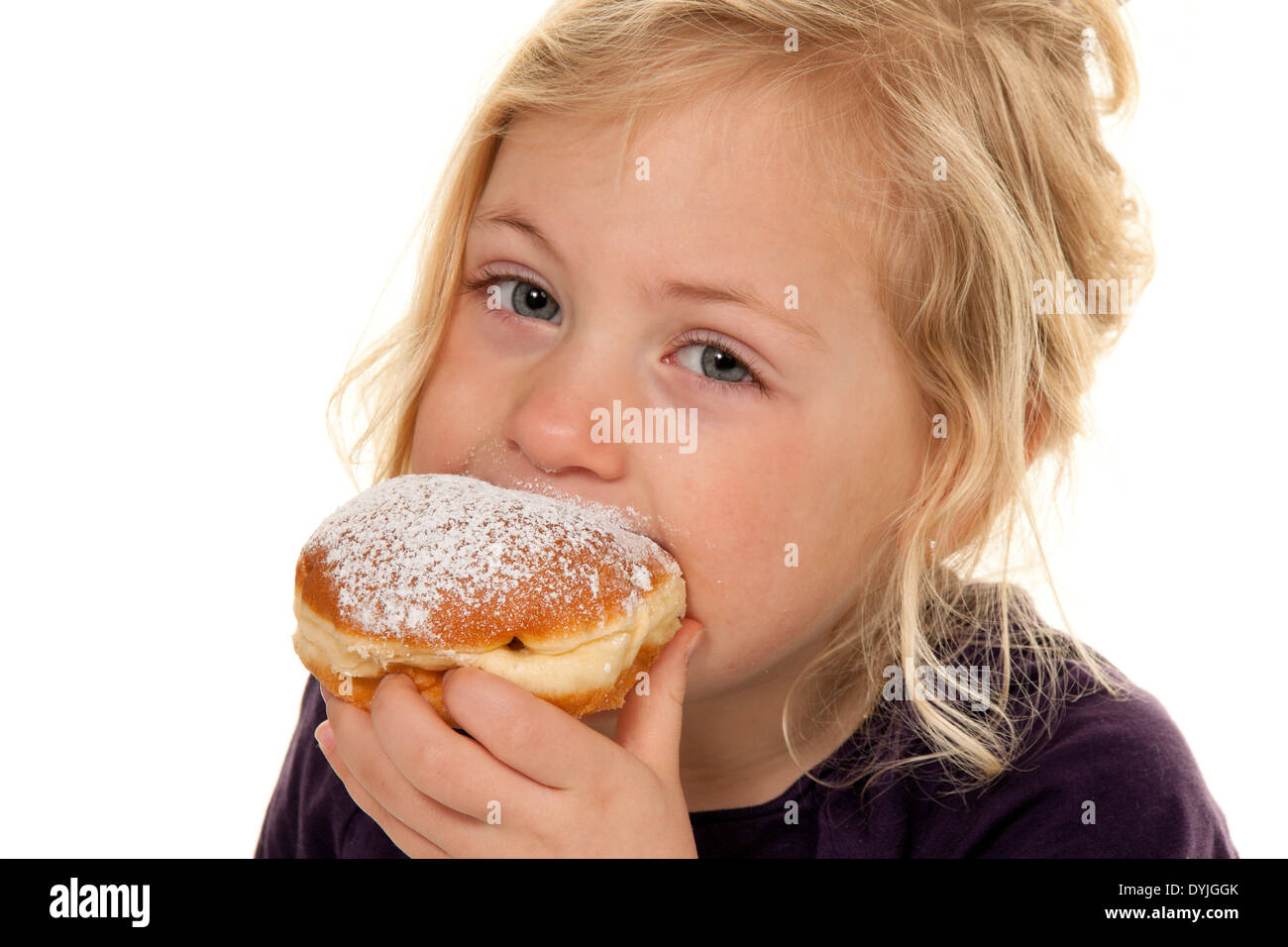 Tipo im Fasching mit Krapfen. Faschingskrapfen / Bambini in carnevale con le ciambelle. Il carnevale ciambella, Bionde Maedchen, 7 Jahre; Foto Stock