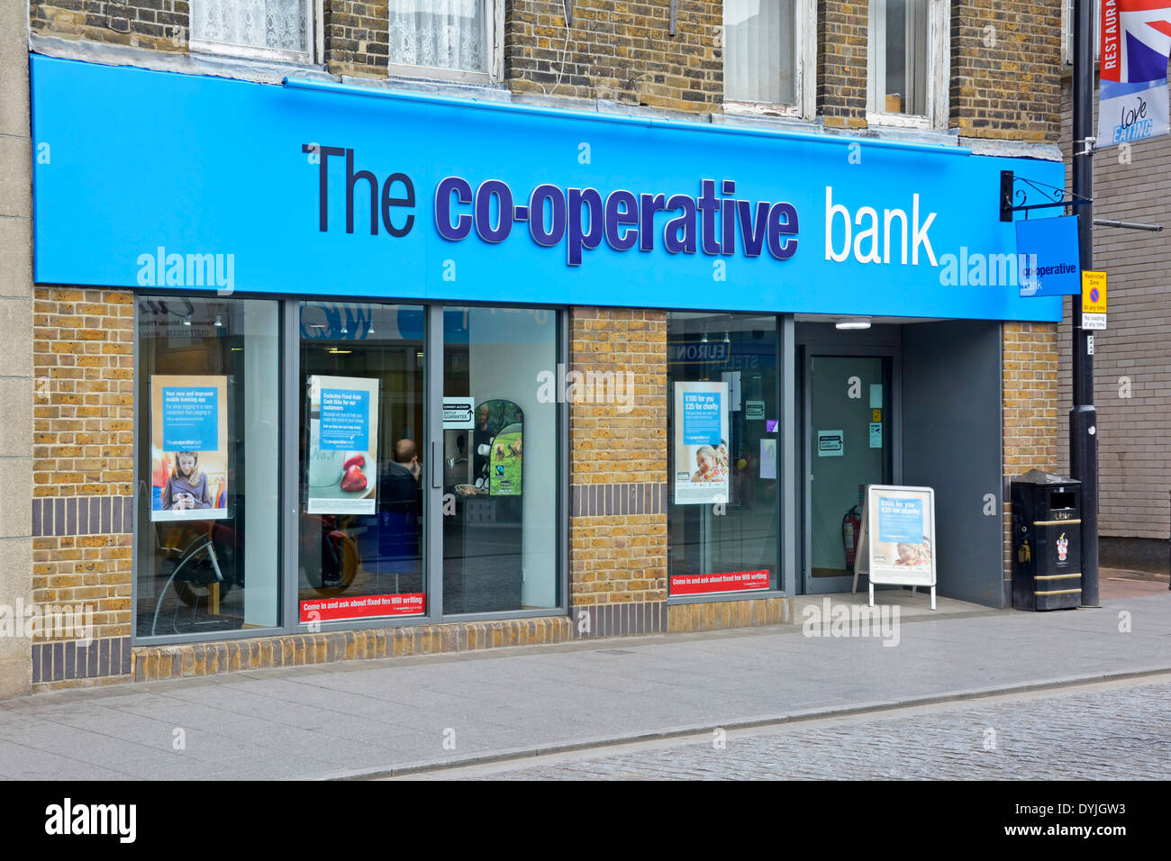 Co op high street filiale di banca segni Brentwood Essex England Regno Unito Foto Stock