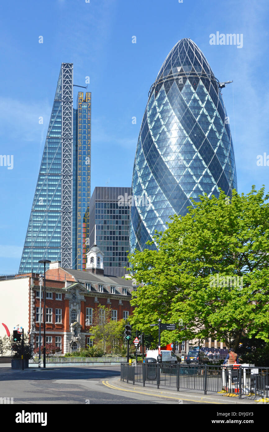 Cetriolino e l'edificio Leadenhall il Cheesegrater grattacieli nella città di Londra Foto Stock