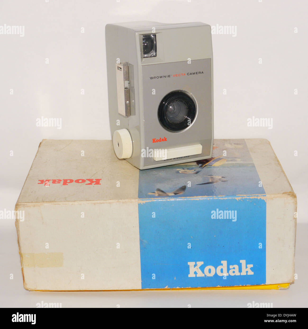 Kodak Brownie 127 film Vecta fotocamera con scatola originale - Vista anteriore su sfondo bianco - colore Foto Stock
