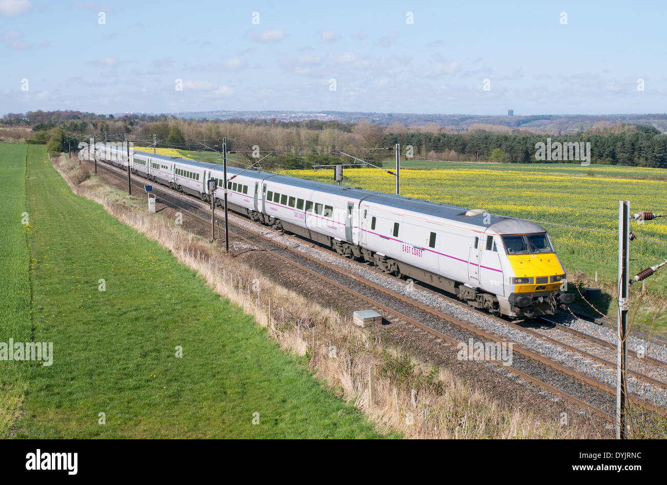 Costa est electric treno ad alta velocità si vede a Plawsworth, North East England Regno Unito Foto Stock