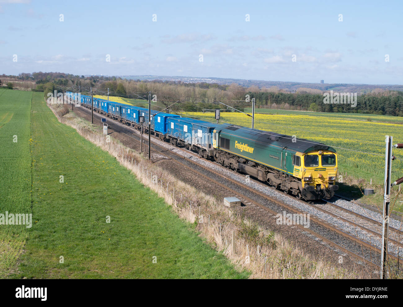 Binliner treno merci pensato per essere utilizzati per il trasporto nazionale di rifiuti in discarica da Manchester a Scozia a Plawsworth England Regno Unito Foto Stock
