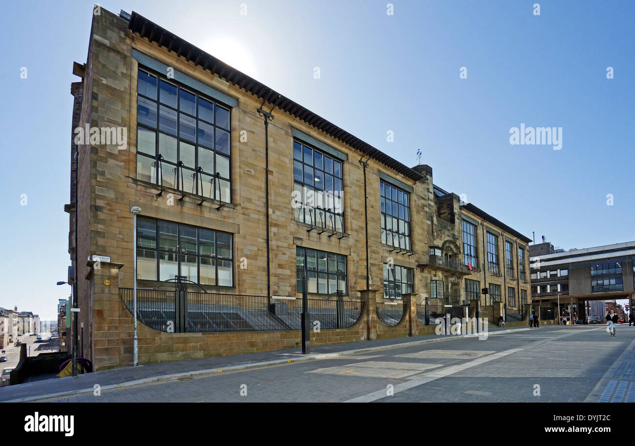 La Glasgow School of Art in Renfrew Street Glasgow Scozia progettata da Charles Rennie Mackintosh visto dall'estremità est Foto Stock