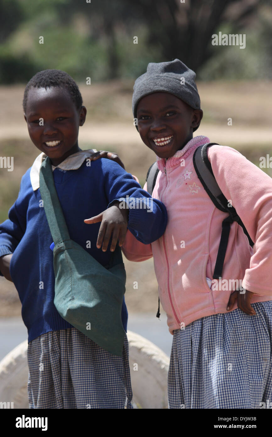 Bambini africani andando a scuola Foto Stock