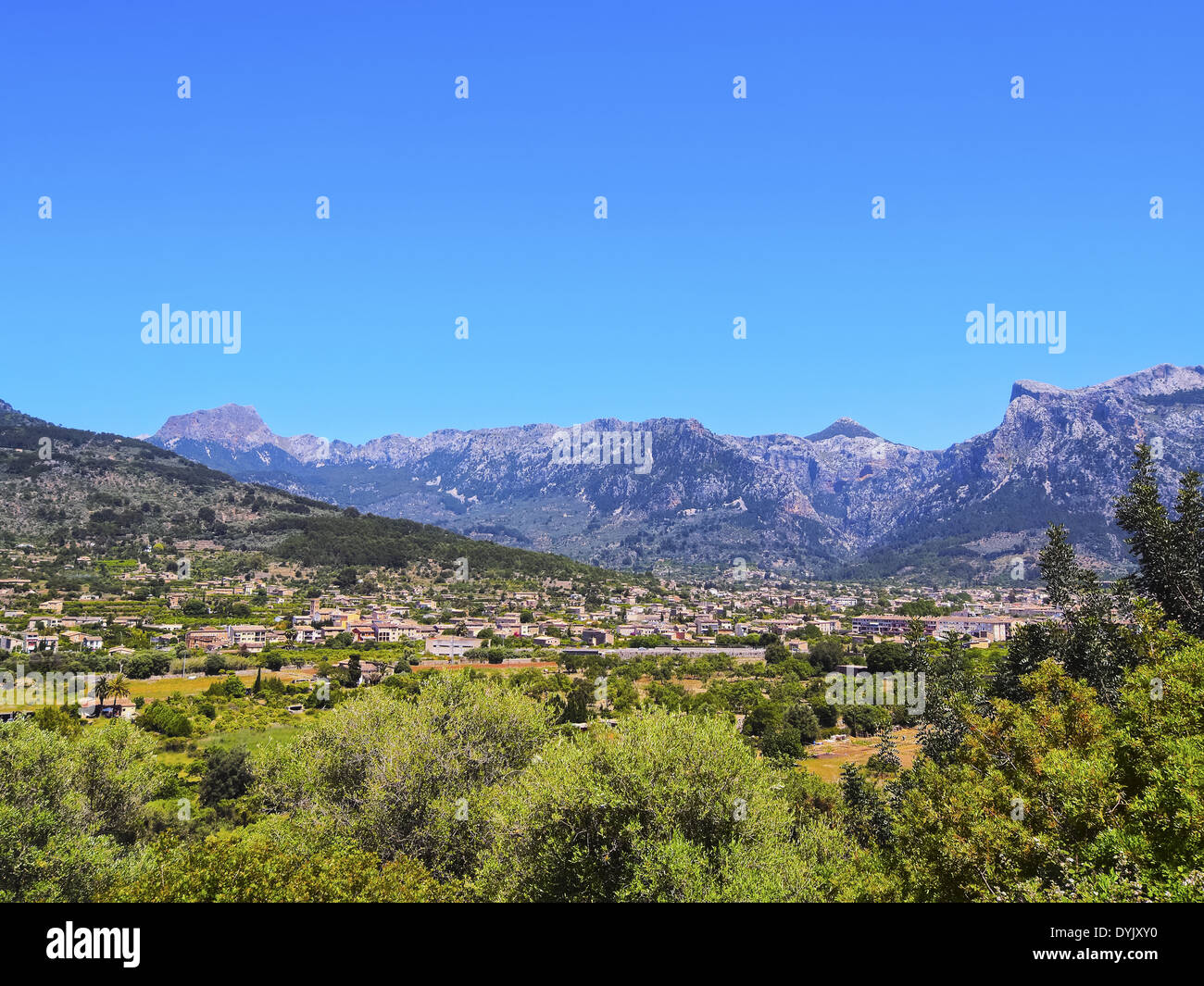 Vista da Deia - una piccola cittadina sul Maiorca, isole Baleari, Spagna Foto Stock