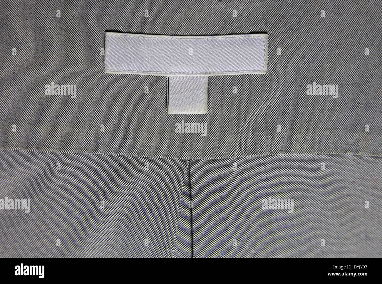 Etichetta bianco su grigio Dress shirt Foto Stock
