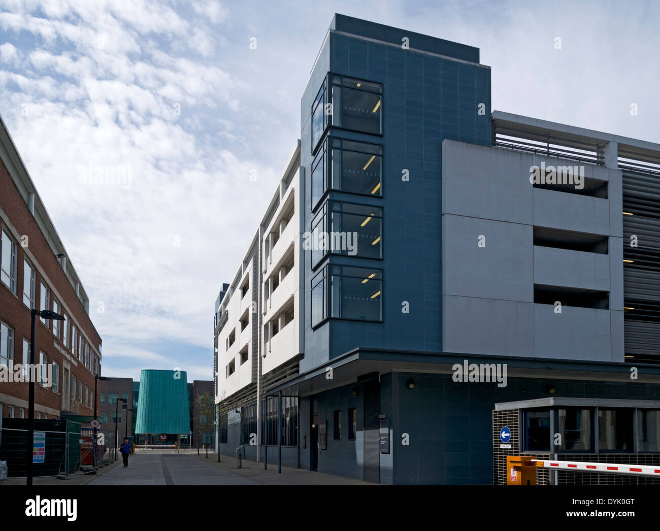 Parcheggio auto edificio, Manchester University campus, Bridgeford Street, Off Oxford Road, Manchester, Inghilterra, Regno Unito Foto Stock