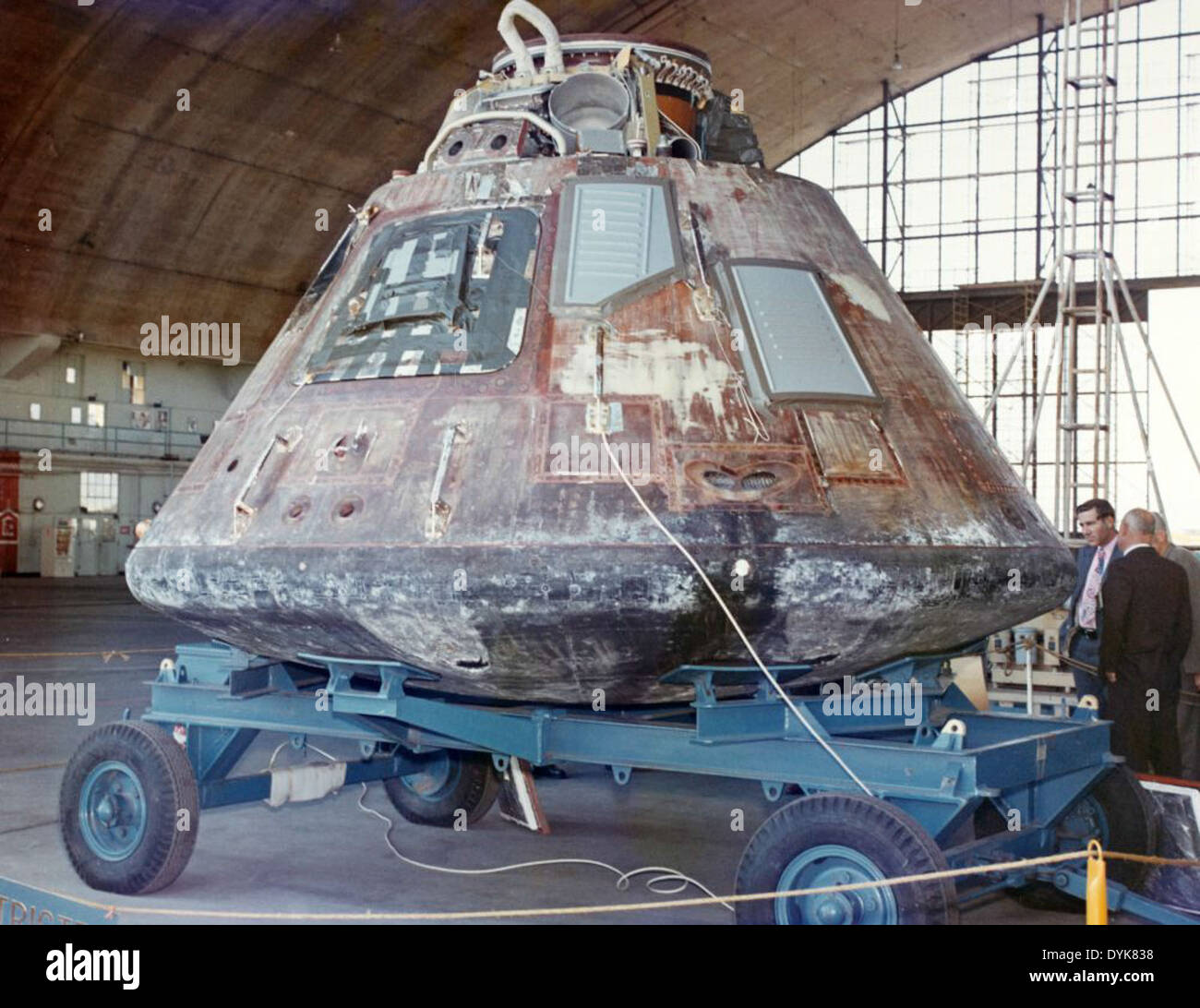 Questa foto mostra un momento del programma Apollo della NASA, scattato alla Naval Air Station North Island a San Diego. Il sito ha svolto un ruolo vitale nelle operazioni di recupero per il ritorno degli astronauti dalle missioni spaziali. Foto Stock