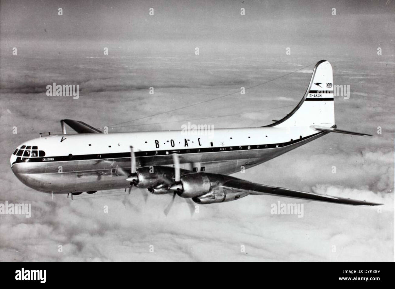 Il Boeing 377 Stratocruiser era un aereo di linea a lungo raggio sviluppato per i voli transatlantici. Questo modello, G-AKGH 'Caledonia', è stato gestito da BOAC e rappresenta una pietra miliare nella storia dell'aviazione commerciale. Foto Stock