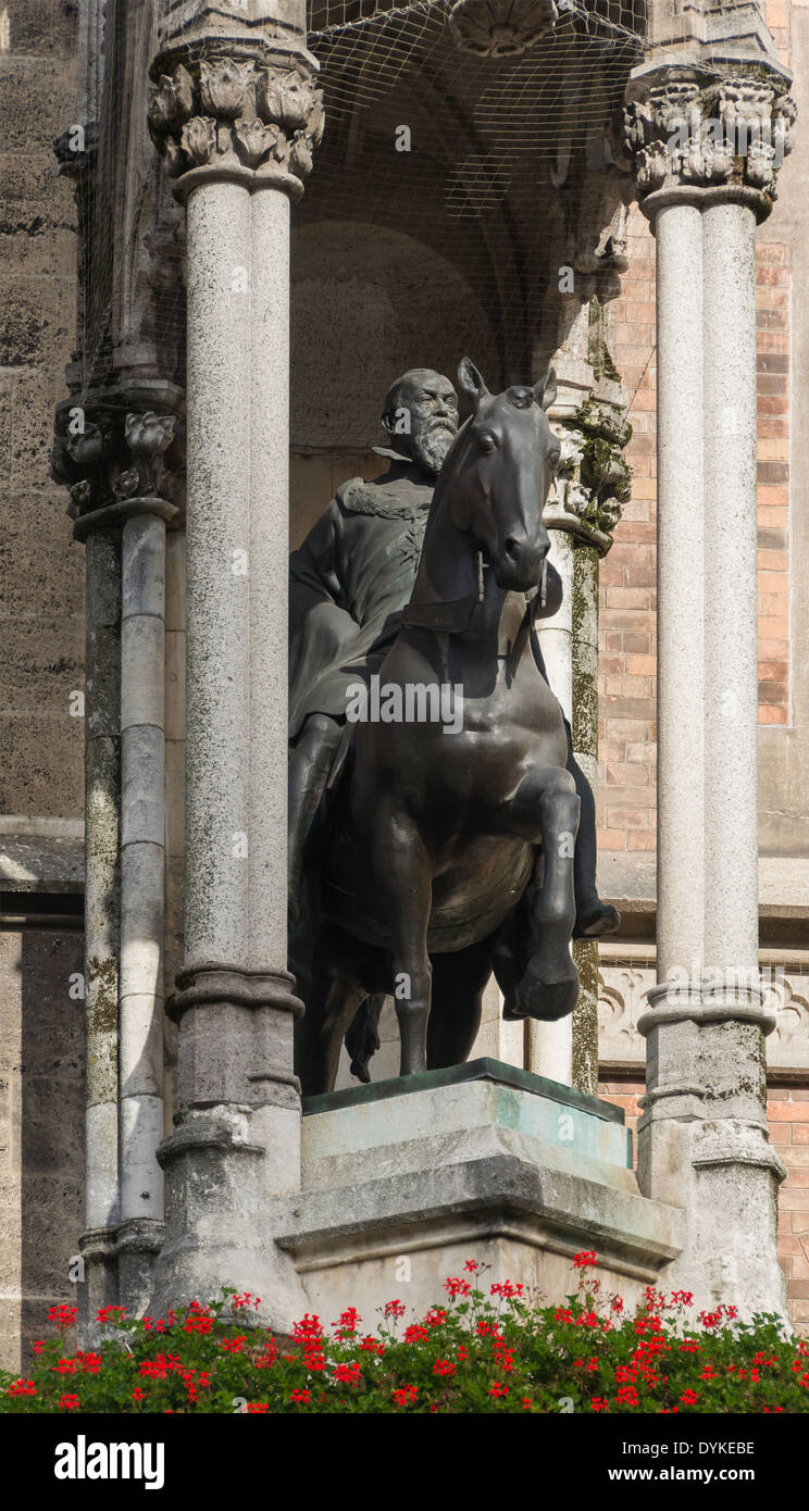 Statua equestre del principe reggente Luitpold di Baviera, "Neues Rathaus", Monaco di Baviera, Germania. Foto Stock