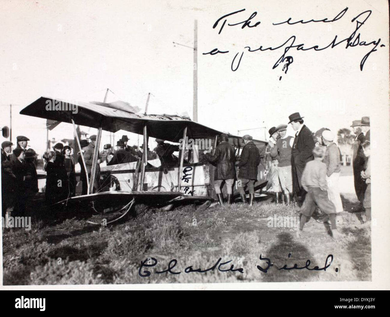 La Wally Timm Collection presenta una serie di foto che documentano la storia dell'aviazione di Venezia. Queste immagini mostrano lo sviluppo dell'aviazione nella regione, compresi gli aeromobili, il personale e le operazioni coinvolte nell'aviazione locale durante l'inizio e la metà del XX secolo. Foto Stock