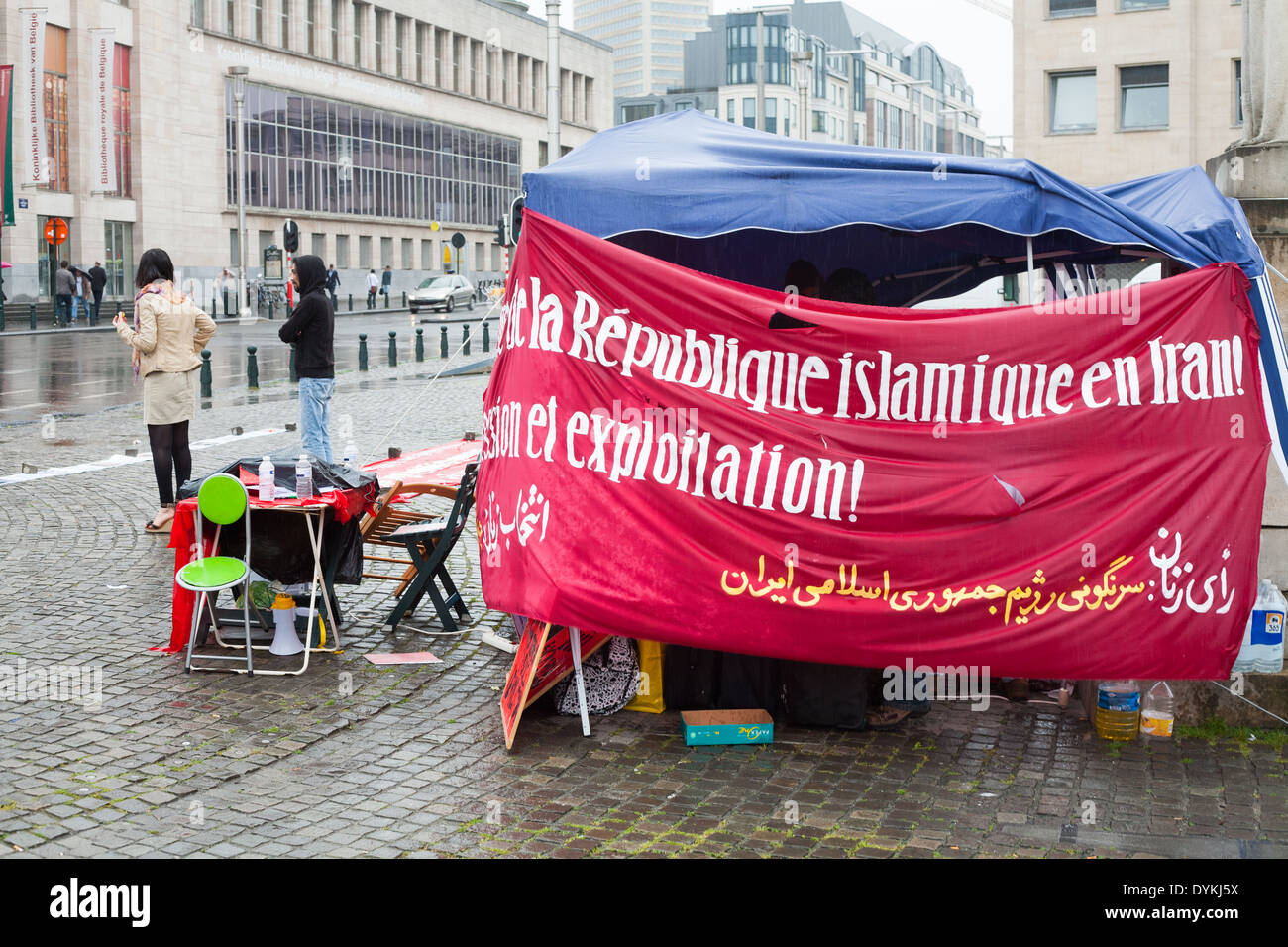 Donna araba nel centro della città Bruxelles dimostrando contro gli abusi e la repressione Foto Stock