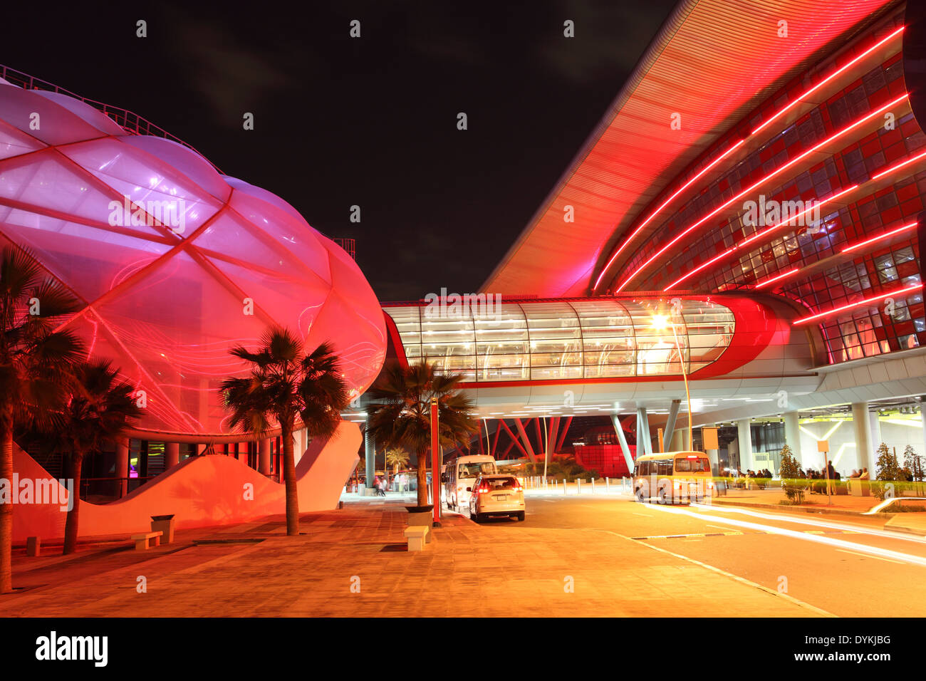 Esterno del Ferrari World a Yas Island di Abu Dhabi, Emirati Arabi Uniti Foto Stock