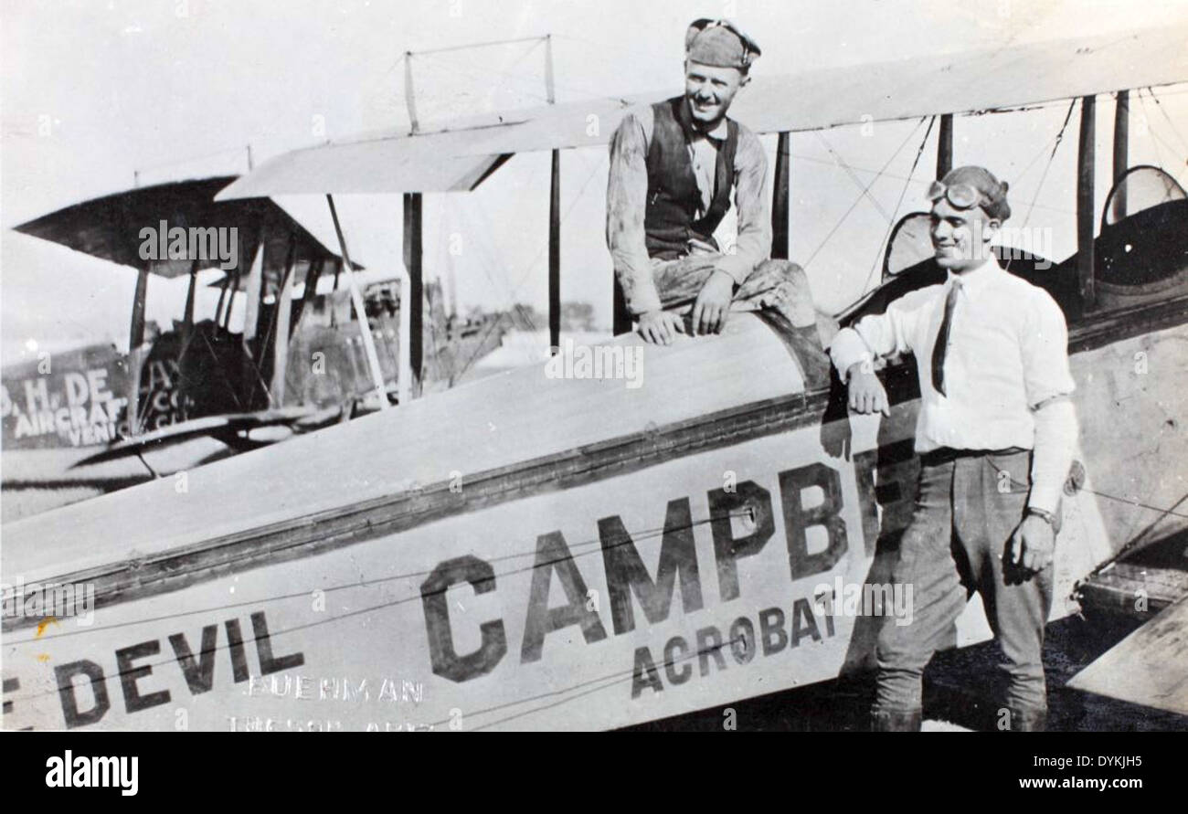 La Frank Clark Wally Timm Collection presenta fotografie storiche dell'aviazione, tra cui quelle di Venezia, che mostrano lo sviluppo e il progresso dell'aviazione nella metà del XX secolo. Foto Stock
