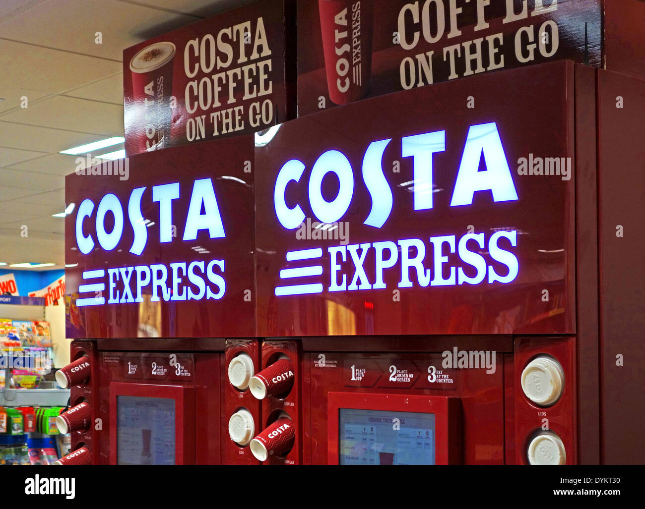 Una costa express caffè distributore in una stazione di servizio autostradale Foto Stock