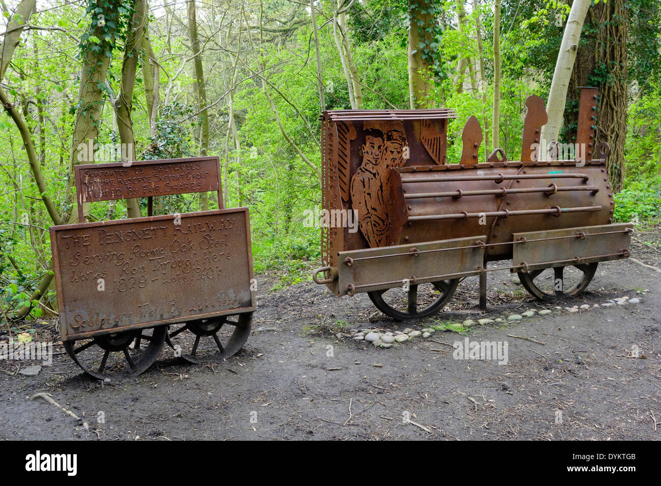 Stazione ferroviaria Pensnet scultura da Luke Perry, Saltwells natura locale riserva, Brierley Hill, West Midlands, England, Regno Unito Foto Stock