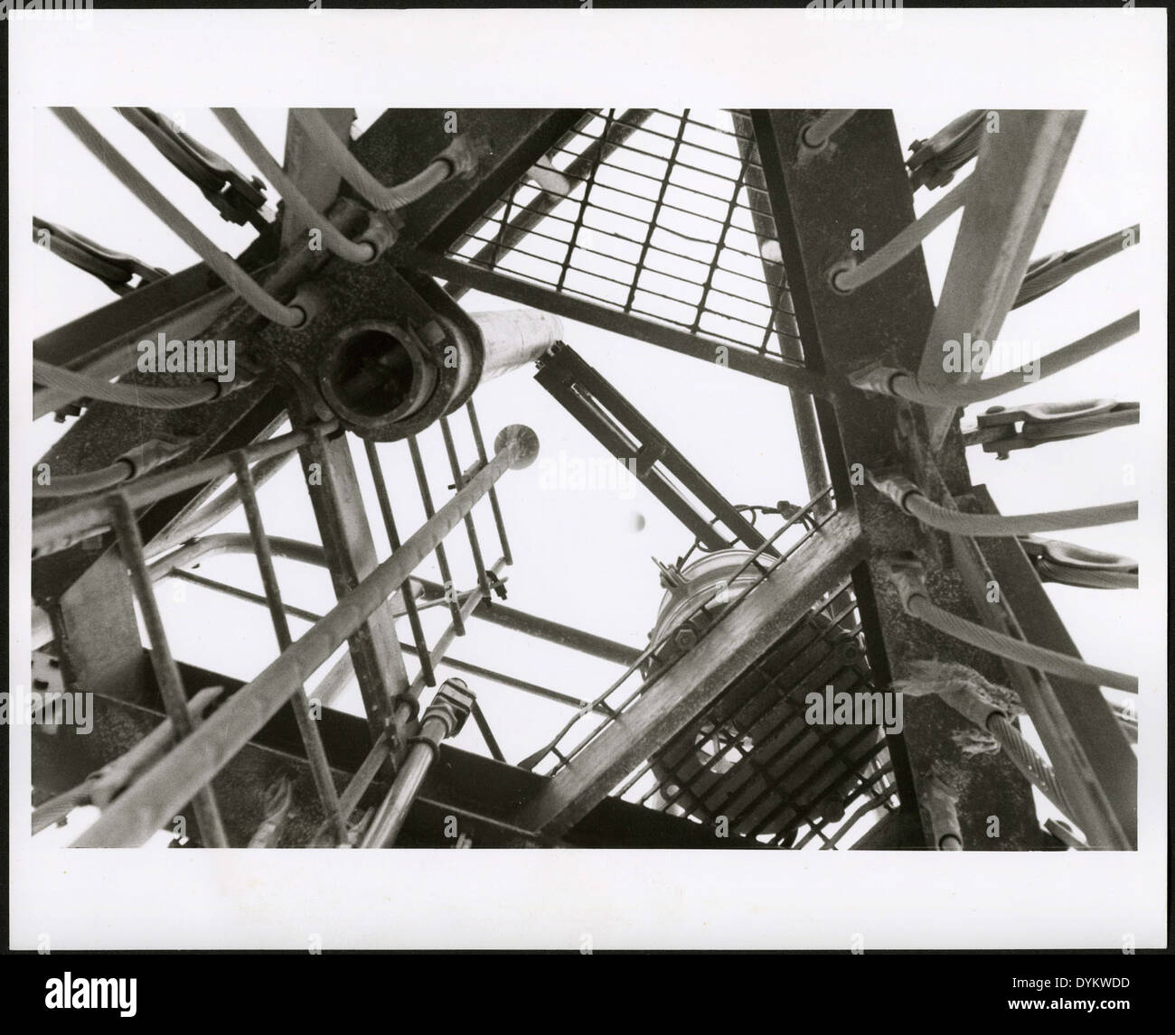 Parte superiore della torre LORAN sull isola Sand-Johnston, 1964. Foto Stock