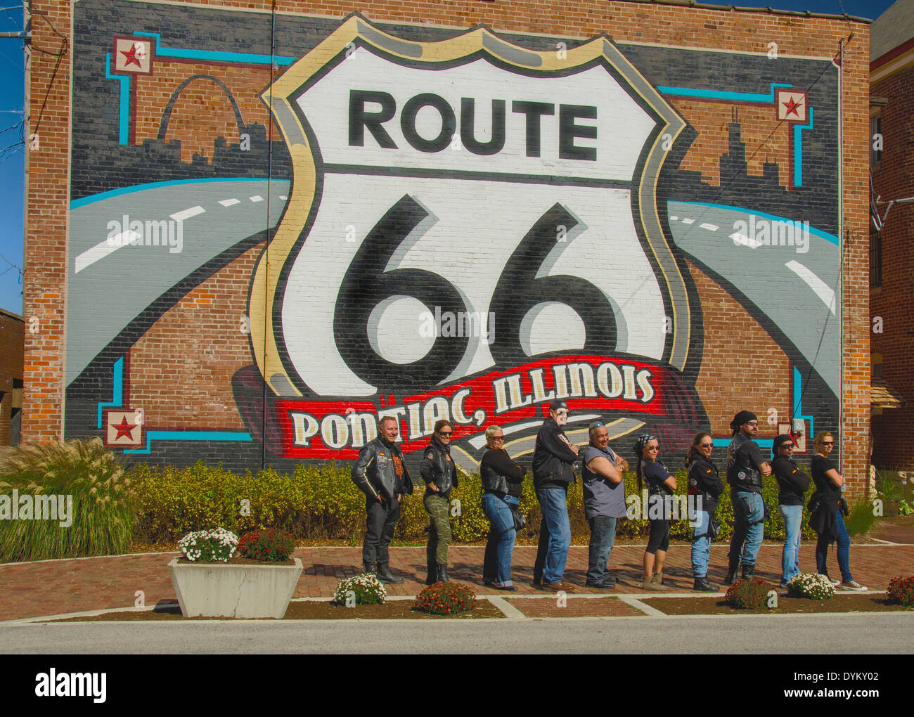 Il coyote Malaga moto club visualizza il percorso 66 murale in Pontiac, Illinois, una città lungo la Route 66 Foto Stock