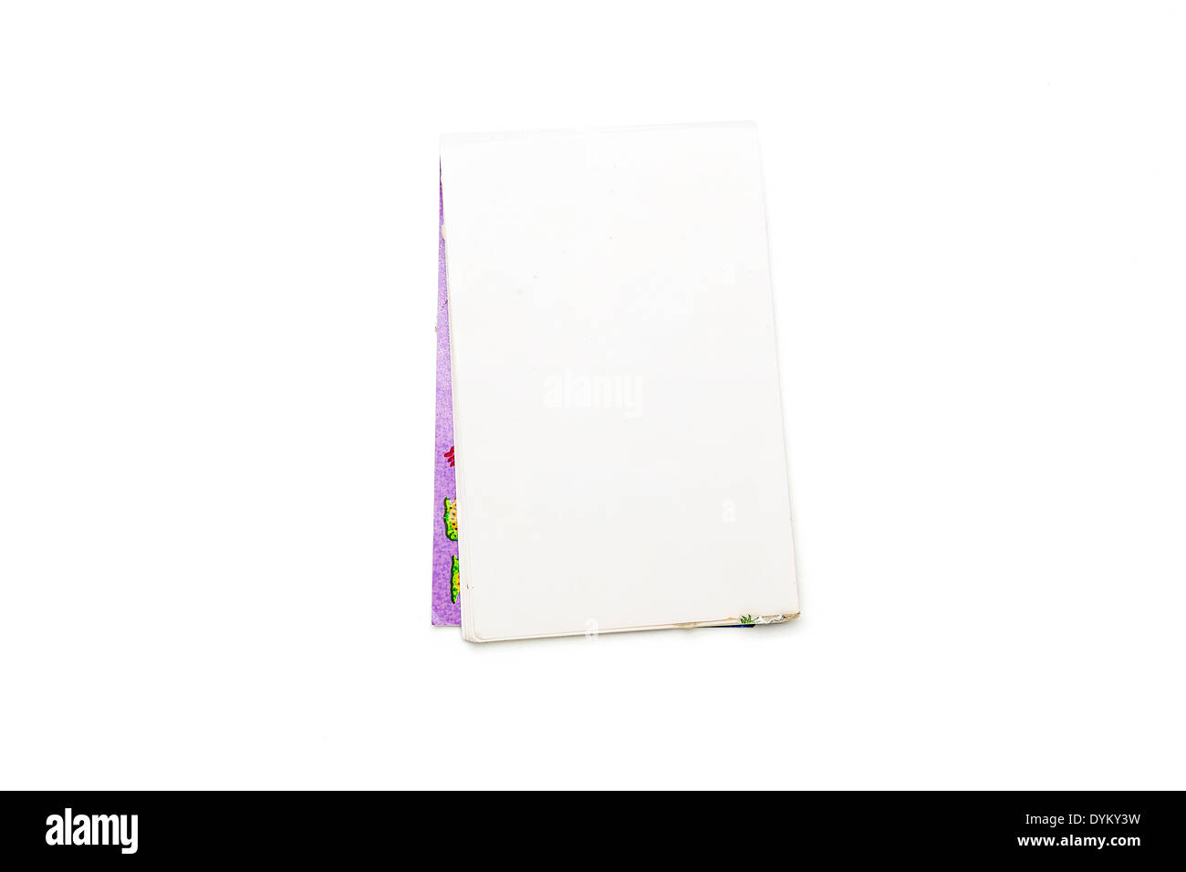 Blank aprire Appunti con coperchio color porpora, isolato su bianco. Foto Stock