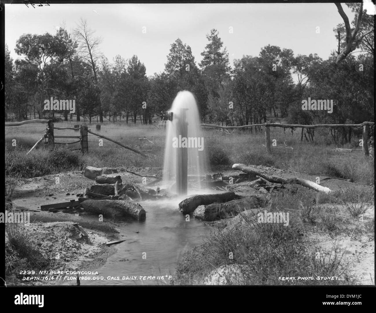 Il foro n. 1 di Cooncoola è un importante pozzo d'acqua dell'Outback australiano, noto per il suo ruolo nei sistemi di irrigazione locali. È una caratteristica importante del Cooncoola Powerhouse Museum. Foto Stock