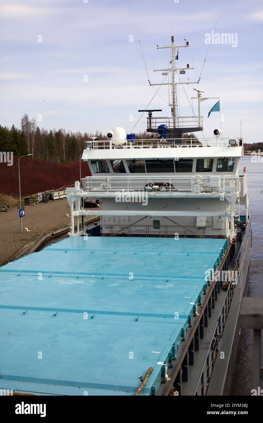 Nave da carico a Soskua serratura in Saimaa canal, Lappeenranta FINLANDIA Foto Stock