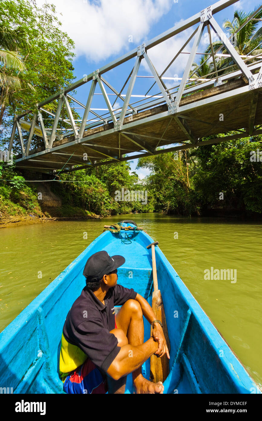 In canoa sul fiume viaggio al famoso Canyon Verde bellezza posto, vicino alla costa sud, Cijulang River, Pangandaran, Java, Indonesia Foto Stock