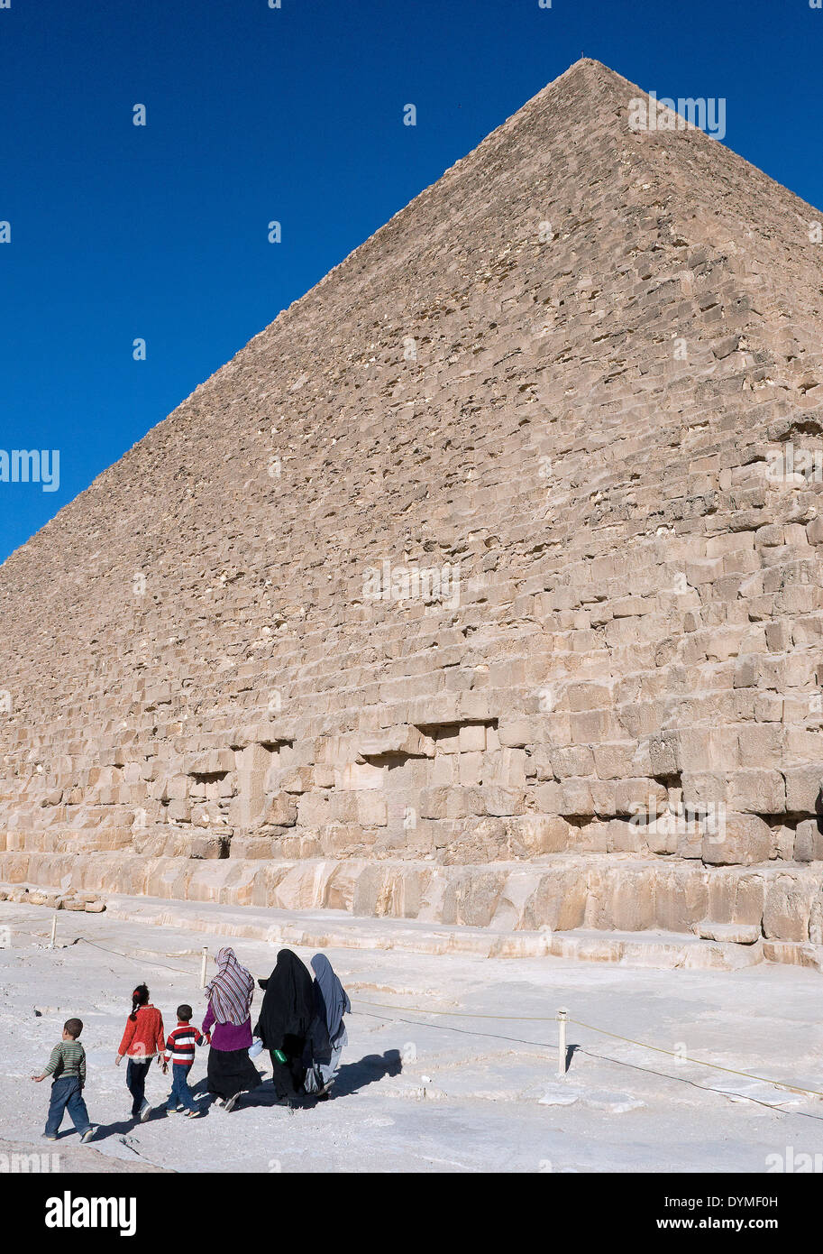 La Grande Piramide di Cheope in El Giza Plateau,Cairo.Vista del lato occidentale Foto Stock