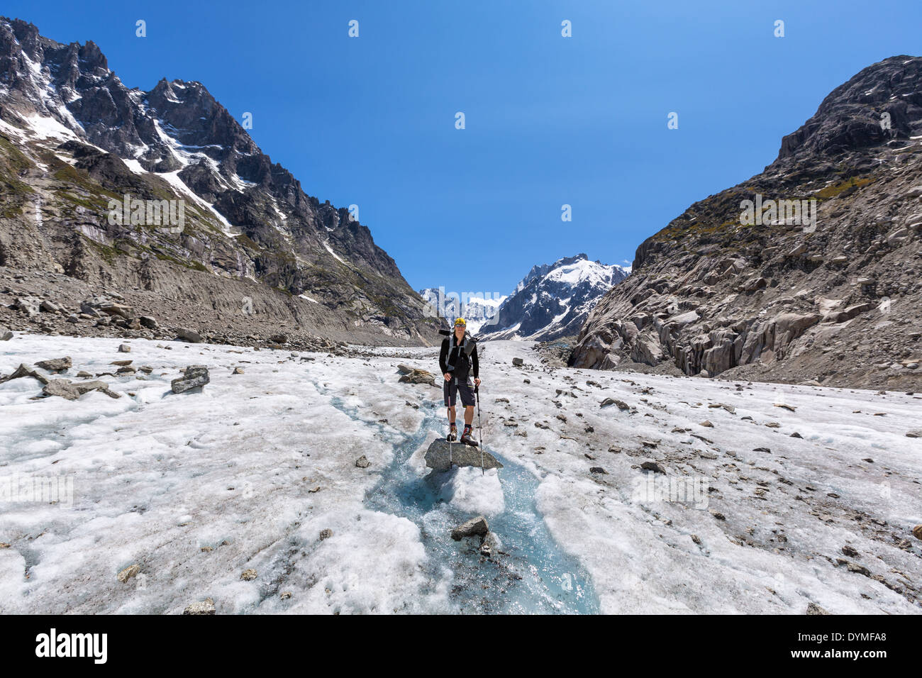 Trekking sul Mer de Glace ghiacciaio, Chamonix, Francia Foto Stock