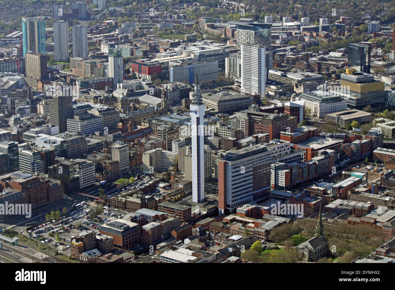 Vista aerea della BT Tower & Brindley House guardando a sud attraverso il centro di Birmingham (St La Chiesa di Paolo è visibile solo in basso a destra del colpo) Foto Stock