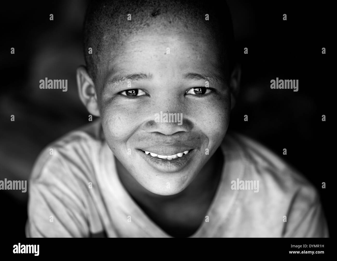 Bambino boscimane Boy, Tsumkwe, Namibia Foto Stock