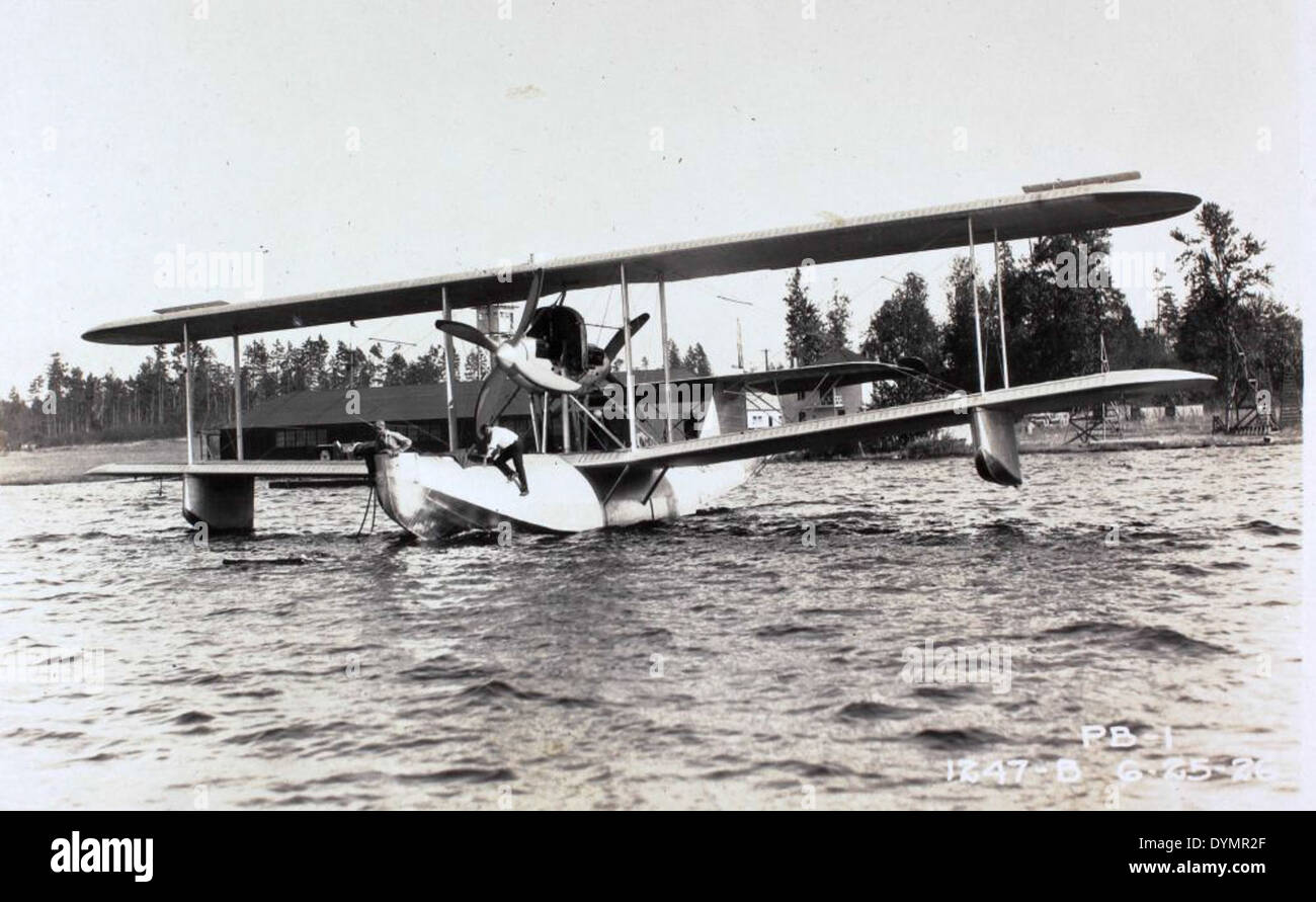 Il Curtiss F5L, visto qui a San Diego, era un aereo di pattuglia della US Navy utilizzato durante la seconda guerra mondiale. L'F5L era una conversione del Curtiss C-46 Commando civile, equipaggiato per ricognizione e guerra anti-sommergibile. Fu una risorsa vitale nel Pacific Theater. Foto Stock