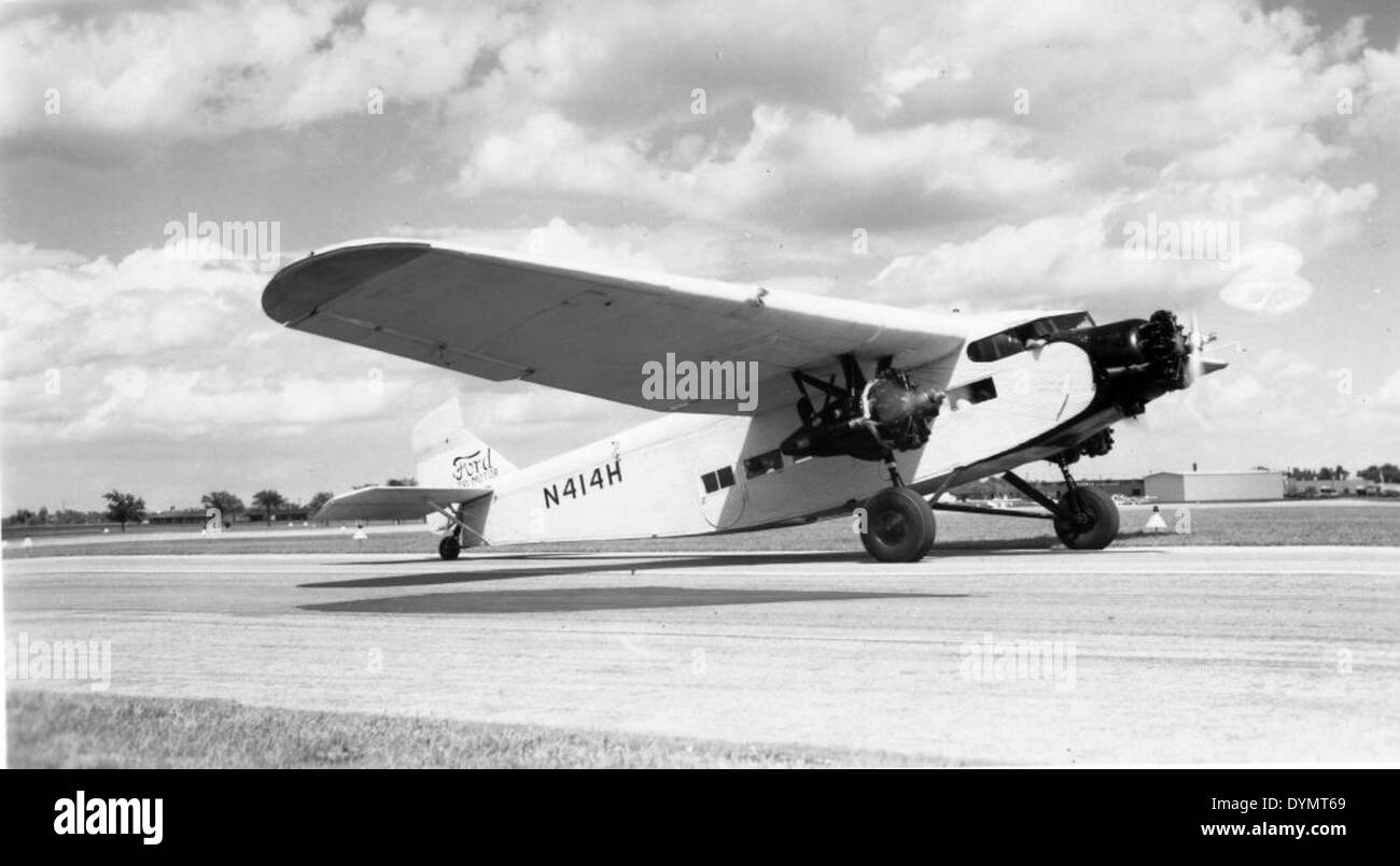 Il Ford 5-AT-C, registrato come N414H, era un aereo di spicco negli anni '1920, utilizzato per il trasporto di passeggeri e posta. Noto per il suo design robusto, ha svolto un ruolo essenziale nella prima aviazione commerciale. Foto Stock