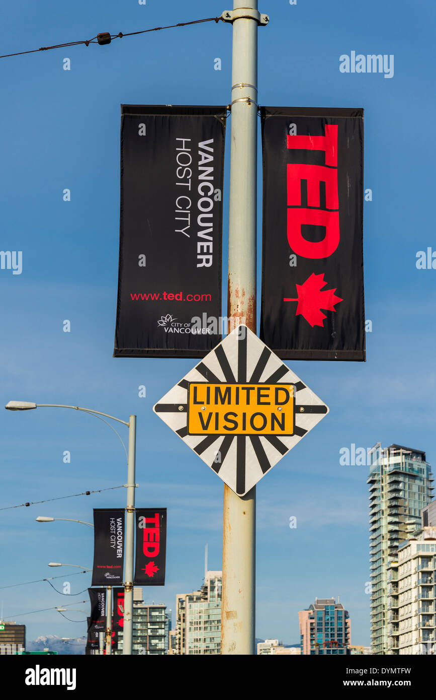 "Ted Talks' TedTalks Conferenza, street banner e 'visione limitata' segno, ponte di Granville Street, Vancouver, British Columbia, Canada, Foto Stock