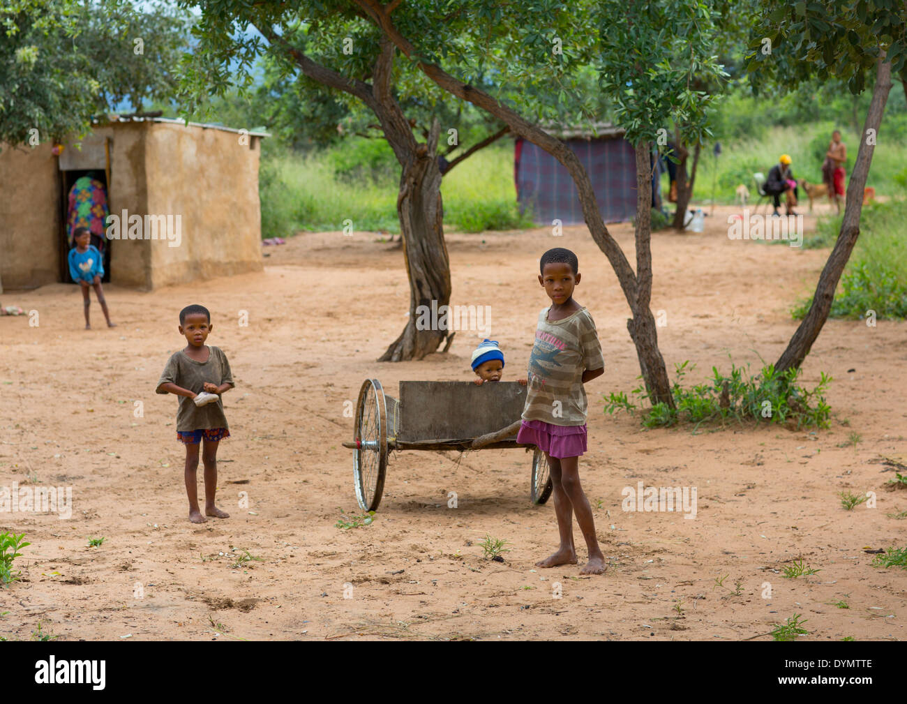 I bambini dei Boscimani, Tsumkwe, Namibia Foto Stock