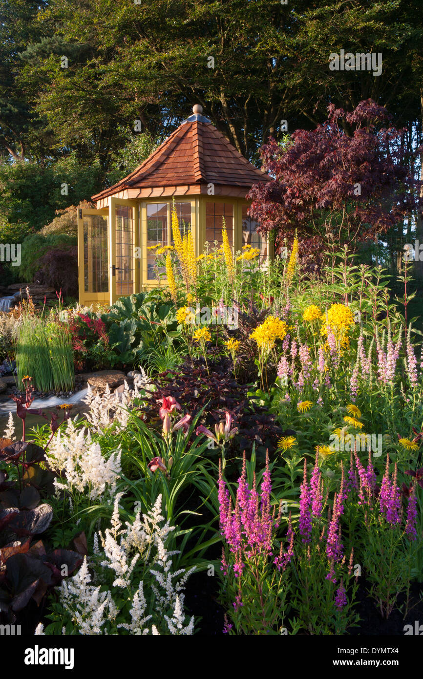 Tatton Park RHS Flower Show 2013 l'acqua giardino disegnato da Harry Levy sponsorizzato da stagno impresa di costruzione aggiudicati Silver G Foto Stock