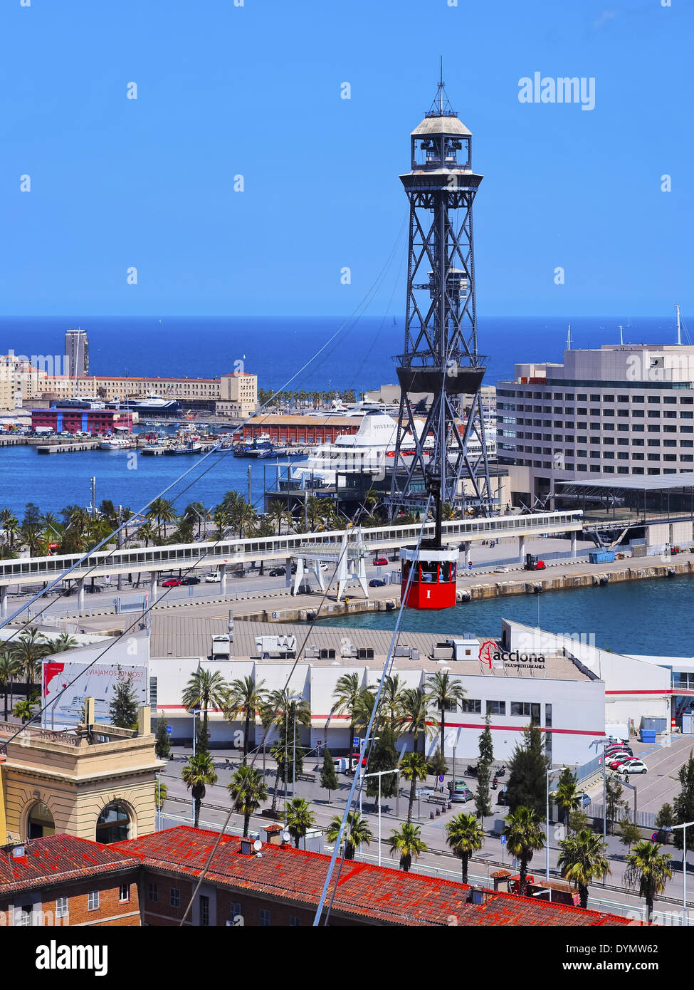 Torre de Jaume I di aeri del porto - Porto Vell linea tramviaria a Barcellona, in Catalogna, Spagna Foto Stock