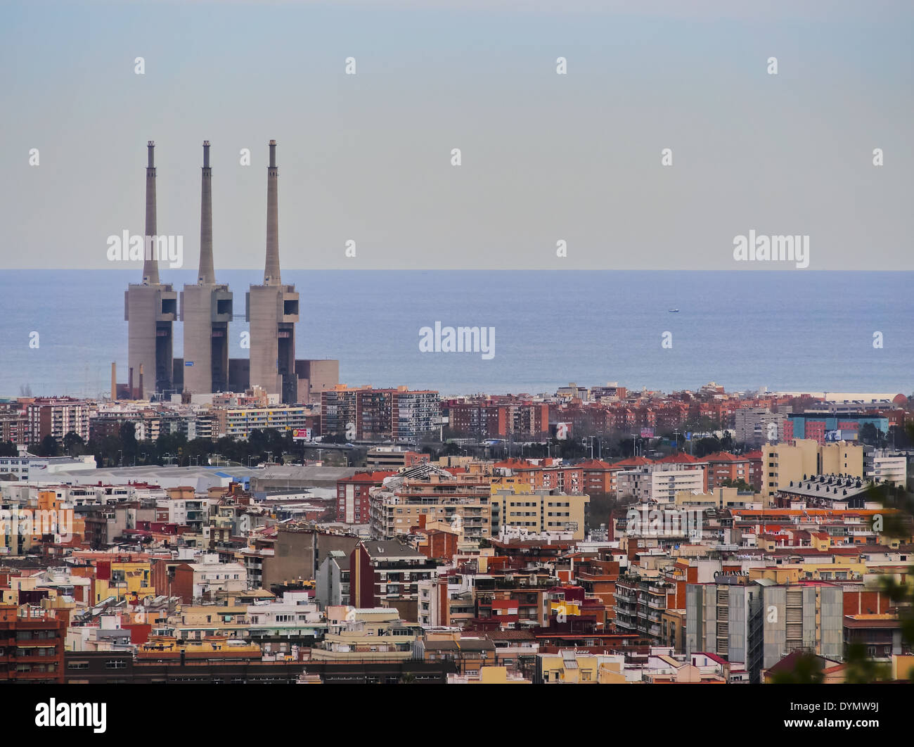 Paesaggio urbano di Barcellona - Vista dal Parc Turo de la Peira, Catalogna, Spagna Foto Stock