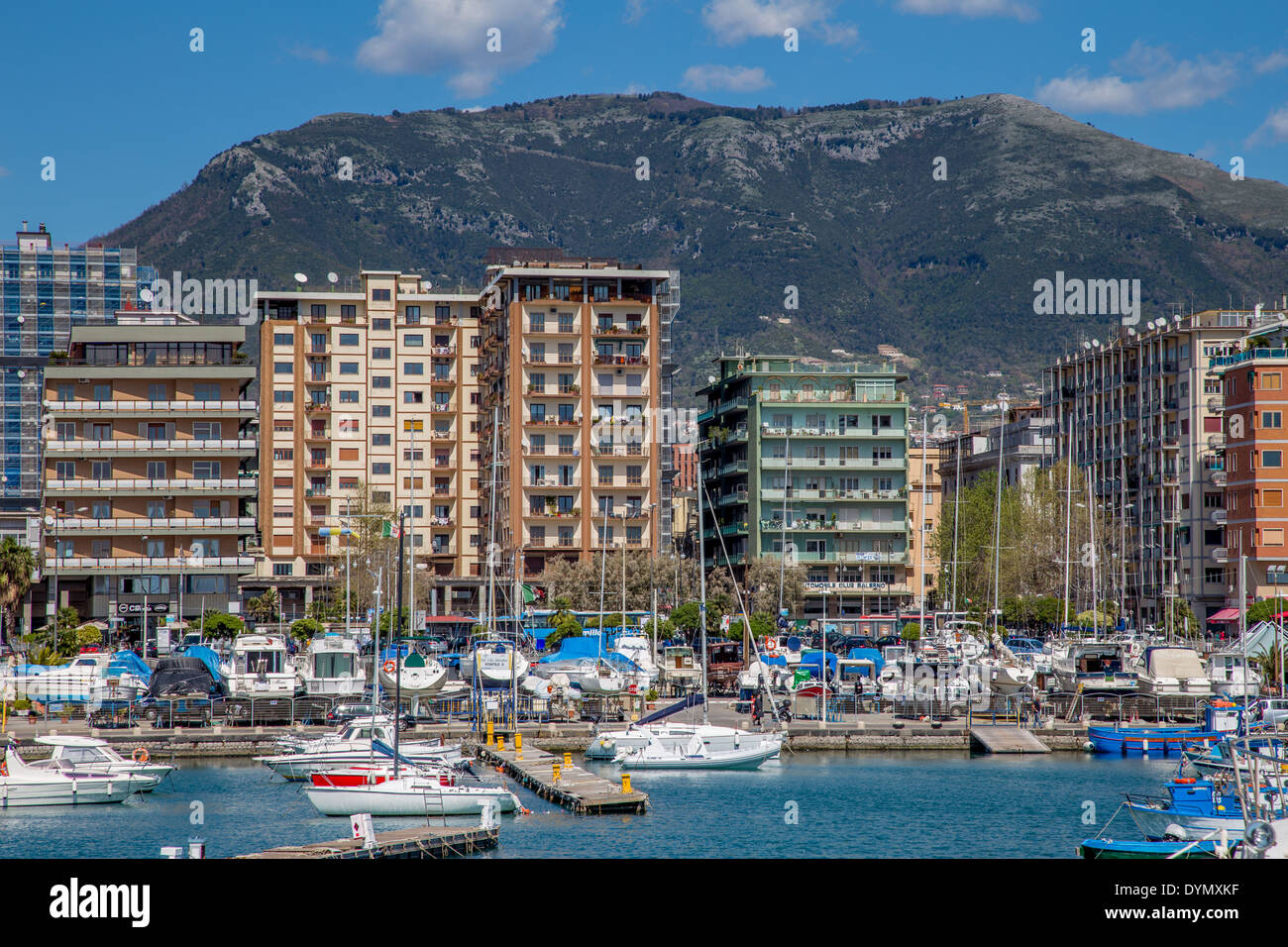 Il porto e la città di Salerno, Italia Foto Stock
