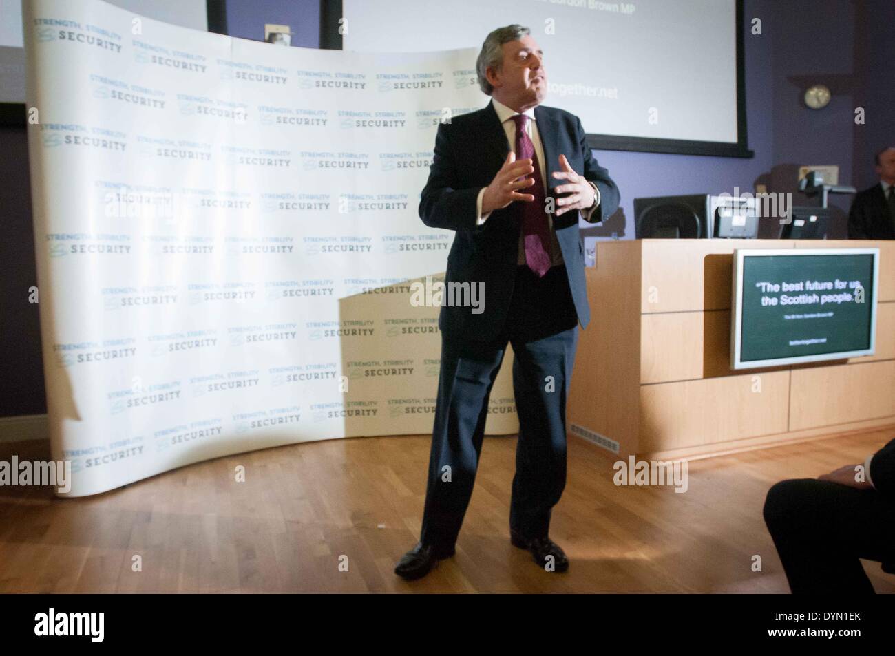 Glasgow, Scotland, Regno Unito, 22 apr, 2014. Ex primo ministro, e il Cancelliere tedesco, l'onorevole Gordon Brown, MP, ha fatto il suo primo discorso in nome della campagna Better Together a Sir Charles Wilson Edificio, Università di Glasgow. Martedì, 22 aprile 2014. Credito: Wullie marr/Alamy Live News Foto Stock