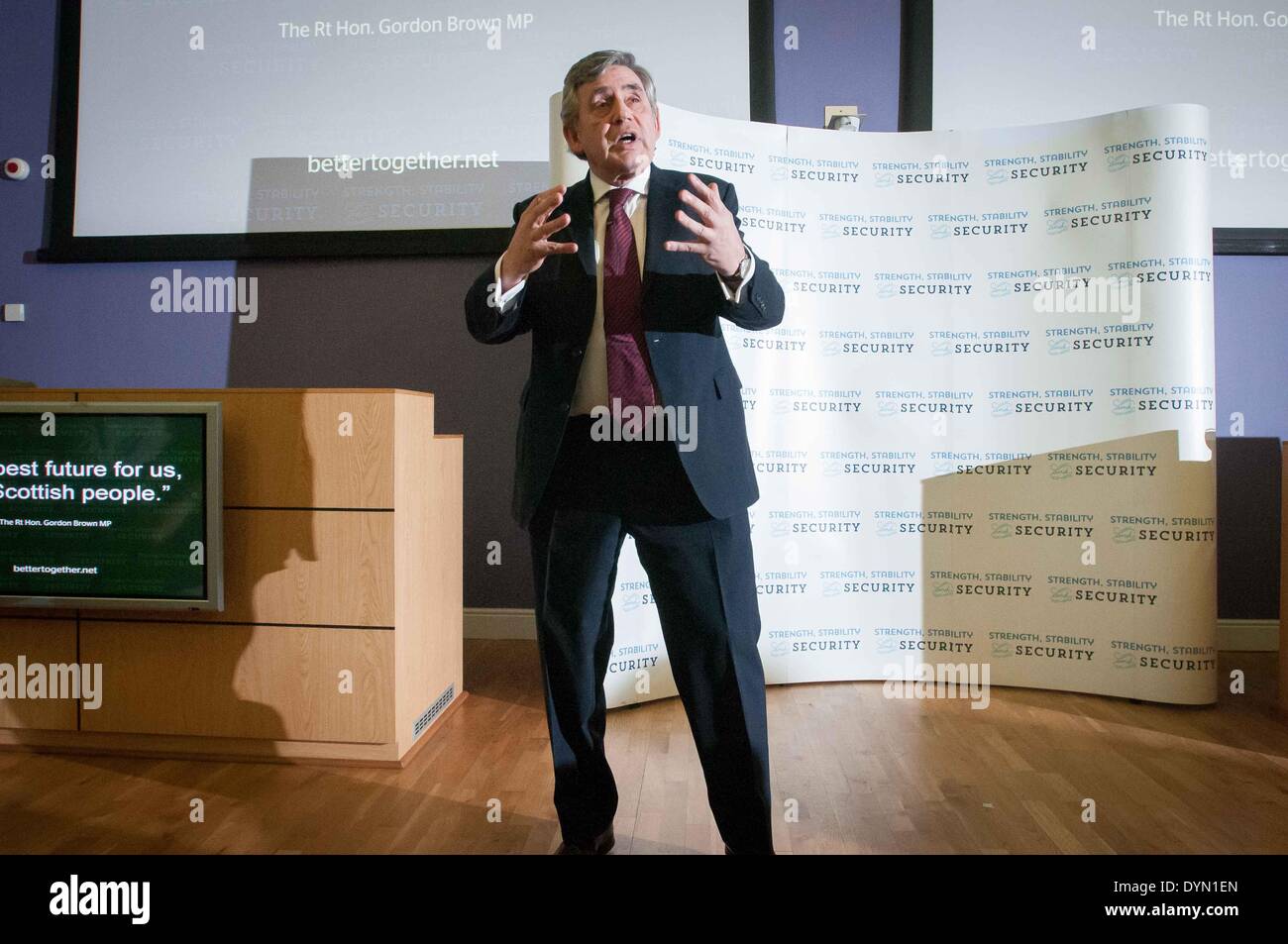 Glasgow, Scotland, Regno Unito, 22 apr, 2014. Ex primo ministro, e il Cancelliere tedesco, l'onorevole Gordon Brown, MP, ha fatto il suo primo discorso in nome della campagna Better Together a Sir Charles Wilson Edificio, Università di Glasgow. Martedì, 22 aprile 2014. Credito: Wullie marr/Alamy Live News Foto Stock